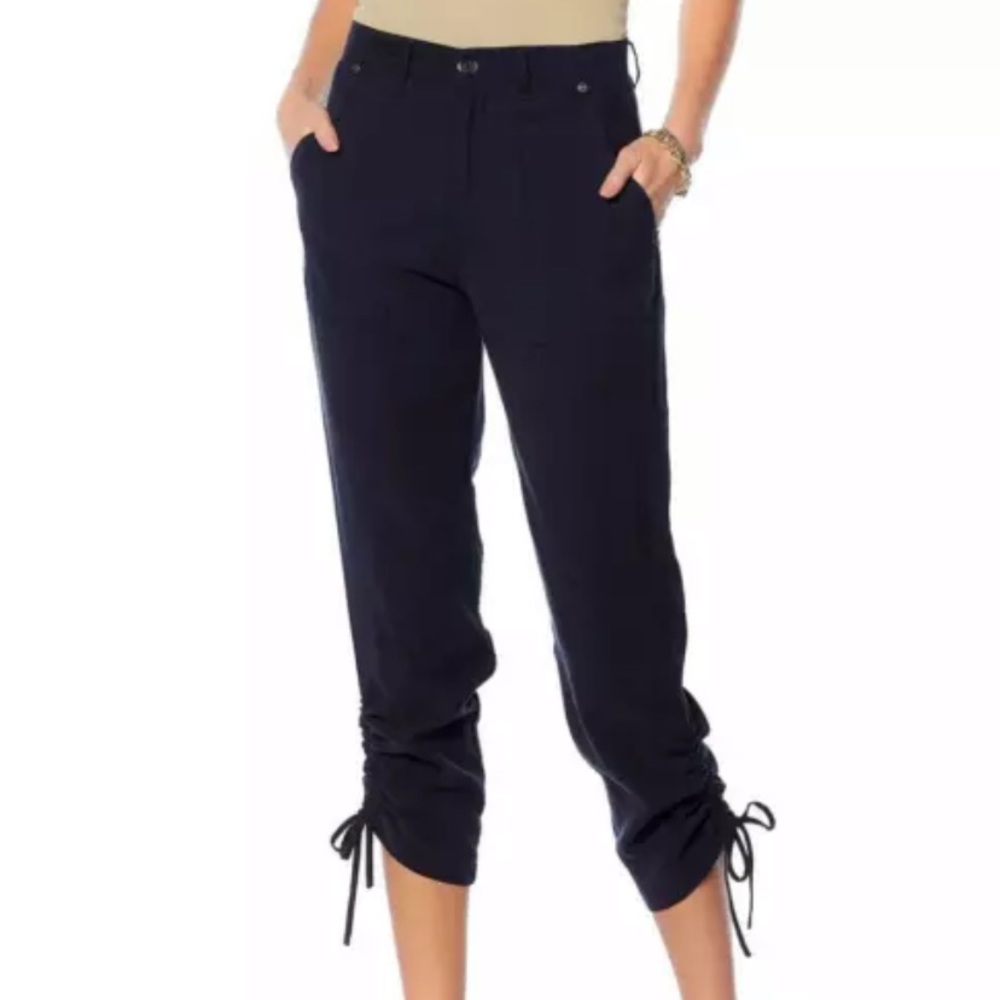 DG2 black Capri with adjustable sides and pockets